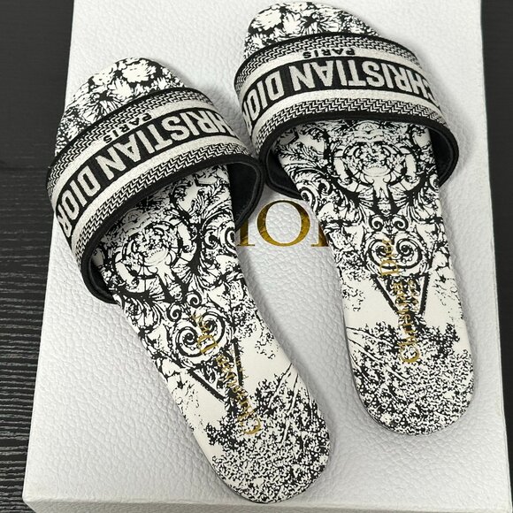 Dior Black and White Slides - Picture 2 of 5